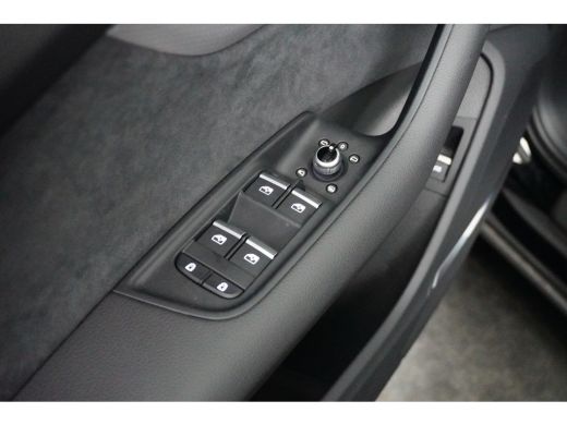 Audi Q7 60 TFSI e quattro S line 490PK | Unieke km stand! | Trekhaak | Panorama dak | Supersport stoelen ... ActivLease financial lease