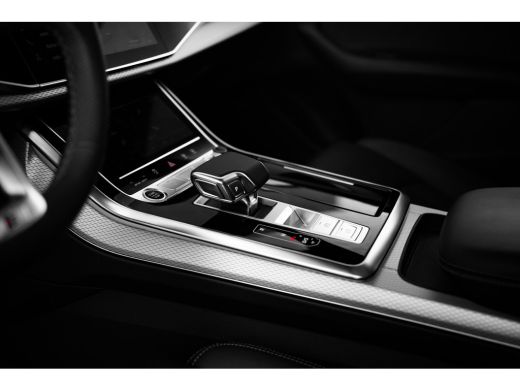 Audi Q8 55 TFSI e quattro Pro Line | Achterbank verstelbaar | Dodehoek detectie | Elektrisch glazen panor... ActivLease financial lease