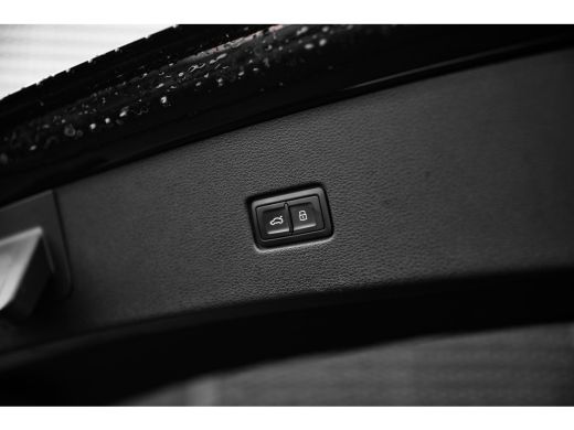 Audi Q8 55 TFSI e quattro Pro Line | Achterbank verstelbaar | Dodehoek detectie | Elektrisch glazen panor... ActivLease financial lease
