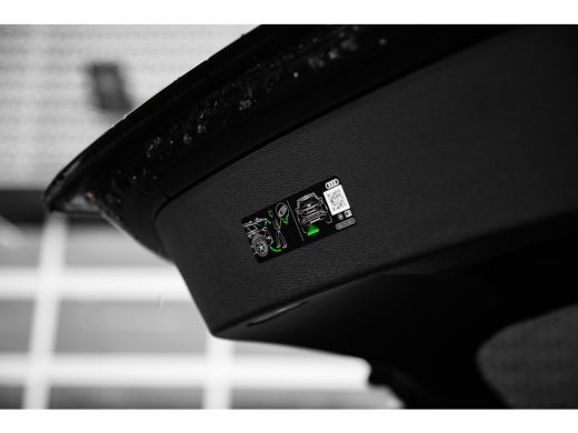 Audi Q8 55 TFSI e quattro Pro Line | Achterbank verstelbaar | Dodehoek detectie | Elektrisch glazen panor... ActivLease financial lease