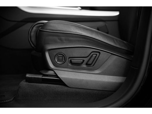 Audi Q8 55 TFSI e quattro Pro Line | Achterbank verstelbaar | Dodehoek detectie | Elektrisch glazen panor... ActivLease financial lease