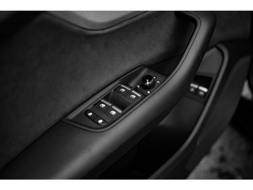 Audi Q8 55 TFSI e quattro Pro Line | Achterbank verstelbaar | Dodehoek detectie | Elektrisch glazen panor... ActivLease financial lease