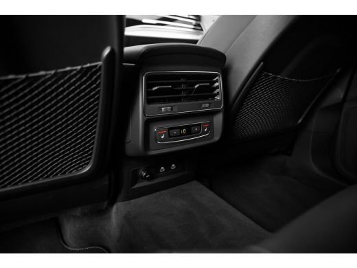 Audi Q8 55 TFSI e quattro Pro Line | Achterbank verstelbaar | Dodehoek detectie | Elektrisch glazen panor... ActivLease financial lease