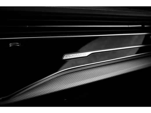 Audi Q8 55 TFSI e quattro Pro Line | Achterbank verstelbaar | Dodehoek detectie | Elektrisch glazen panor... ActivLease financial lease