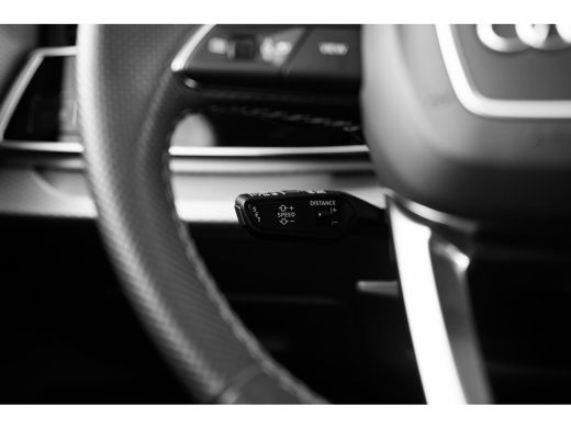 Audi Q8 55 TFSI e quattro Pro Line | Achterbank verstelbaar | Dodehoek detectie | Elektrisch glazen panor... ActivLease financial lease