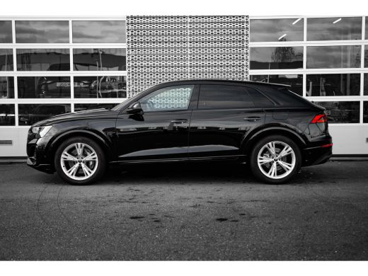 Audi Q8 55 TFSI e quattro Pro Line | Achterbank verstelbaar | Dodehoek detectie | Elektrisch glazen panor... ActivLease financial lease