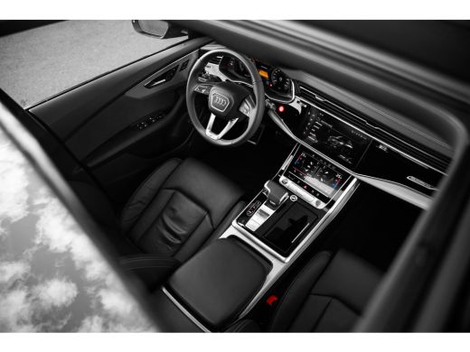 Audi Q8 55 TFSI e quattro Pro Line | Achterbank verstelbaar | Dodehoek detectie | Elektrisch glazen panor... ActivLease financial lease