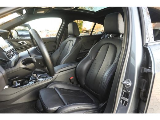 BMW 1 Serie 118i High Executive M Sport Automaat / Panoramadak / Sportstoelen / Achteruitrijcamera / Adaptiev... ActivLease financial lease