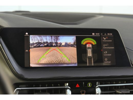 BMW 1 Serie 118i High Executive M Sport Automaat / Panoramadak / Sportstoelen / Achteruitrijcamera / Adaptiev... ActivLease financial lease