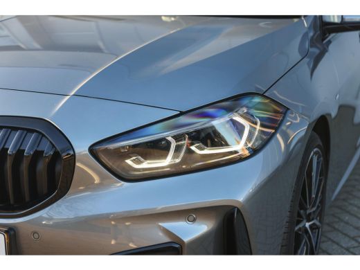 BMW 1 Serie 118i High Executive M Sport Automaat / Panoramadak / Sportstoelen / Achteruitrijcamera / Adaptiev... ActivLease financial lease