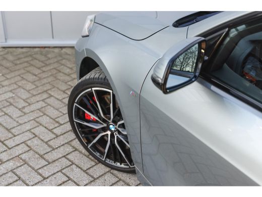 BMW 1 Serie 118i High Executive M Sport Automaat / Panoramadak / Sportstoelen / Achteruitrijcamera / Adaptiev... ActivLease financial lease