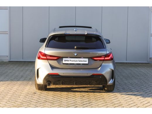 BMW 1 Serie 118i High Executive M Sport Automaat / Panoramadak / Sportstoelen / Achteruitrijcamera / Adaptiev... ActivLease financial lease