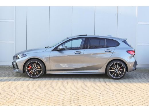 BMW 1 Serie 118i High Executive M Sport Automaat / Panoramadak / Sportstoelen / Achteruitrijcamera / Adaptiev... ActivLease financial lease