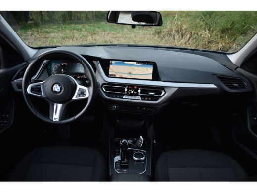 BMW 1 Serie 118IA 140PK AUT. EXECUTIVE EDITION HEAD-UP/NAVI/CAMERA ActivLease financial lease