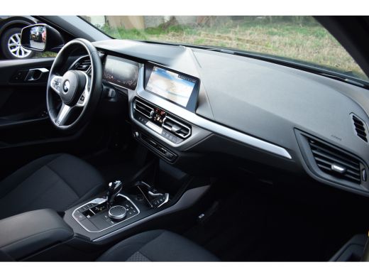 BMW 1 Serie 118IA 140PK AUT. EXECUTIVE EDITION HEAD-UP/NAVI/CAMERA ActivLease financial lease