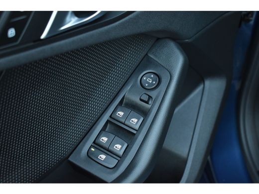 BMW 1 Serie 118IA 140PK AUT. EXECUTIVE EDITION HEAD-UP/NAVI/CAMERA ActivLease financial lease