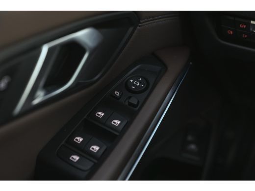 BMW 3 Serie Touring 320i M Sport Automaat / Panoramadak / Trekhaak / Sportstoelen / Achteruitrijcamera /  M S... ActivLease financial lease