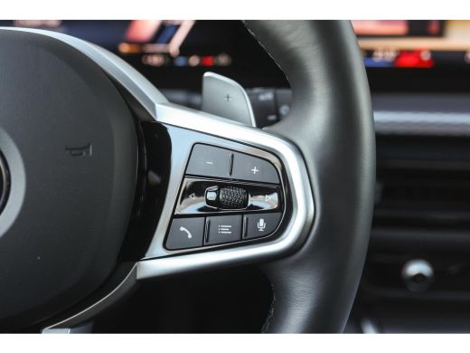 BMW 3 Serie Touring 320i M Sport Automaat / Panoramadak / Trekhaak / Sportstoelen / Achteruitrijcamera /  M S... ActivLease financial lease