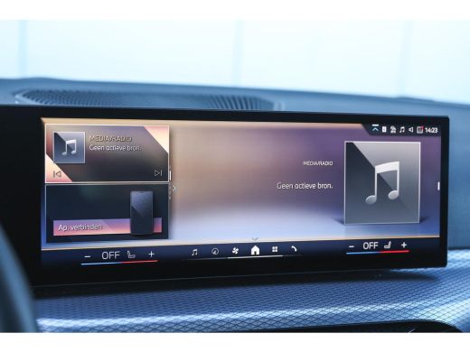 BMW 3 Serie Touring 320i M Sport Automaat / Panoramadak / Trekhaak / Sportstoelen / Achteruitrijcamera /  M S... ActivLease financial lease