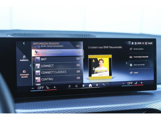 BMW 3 Serie Touring 320i M Sport Automaat / Panoramadak / Trekhaak / Sportstoelen / Achteruitrijcamera /  M S... ActivLease financial lease