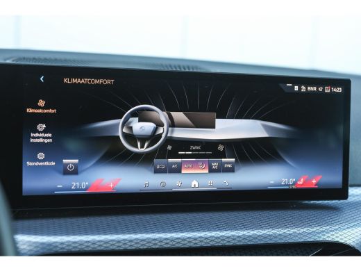 BMW 3 Serie Touring 320i M Sport Automaat / Panoramadak / Trekhaak / Sportstoelen / Achteruitrijcamera /  M S... ActivLease financial lease