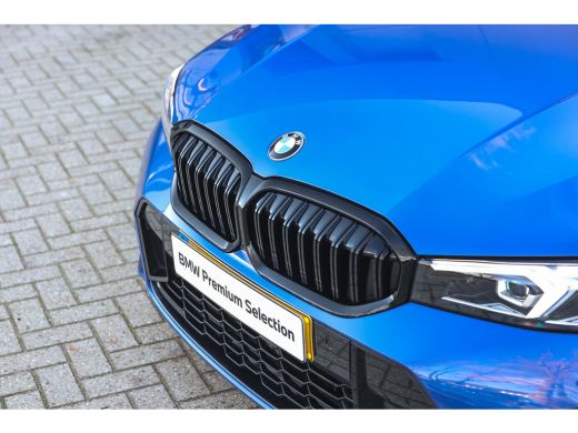 BMW 3 Serie Touring 320i M Sport Automaat / Panoramadak / Trekhaak / Sportstoelen / Achteruitrijcamera /  M S... ActivLease financial lease