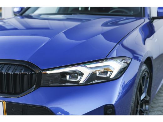 BMW 3 Serie Touring 320i M Sport Automaat / Panoramadak / Trekhaak / Sportstoelen / Achteruitrijcamera /  M S... ActivLease financial lease