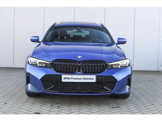 BMW 3 Serie Touring 320i M Sport Automaat / Panoramadak / Trekhaak / Sportstoelen / Achteruitrijcamera /  M S... ActivLease financial lease