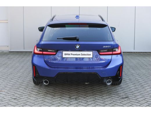 BMW 3 Serie Touring 320i M Sport Automaat / Panoramadak / Trekhaak / Sportstoelen / Achteruitrijcamera /  M S... ActivLease financial lease