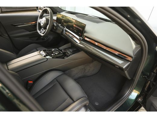 BMW i5 eDrive40 M Sport / Panoramadak / Bowers & Wilkins / Adaptieve LED / Comfort Access / Parking Assi... ActivLease financial lease