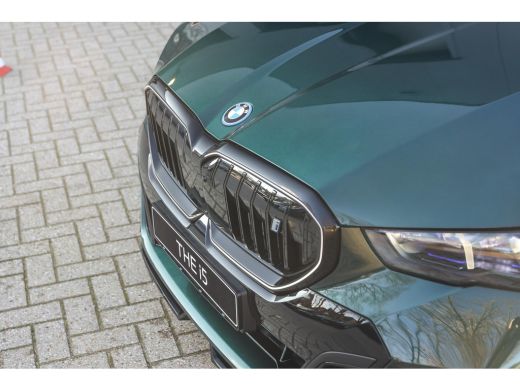 BMW i5 eDrive40 M Sport / Panoramadak / Bowers & Wilkins / Adaptieve LED / Comfort Access / Parking Assi... ActivLease financial lease