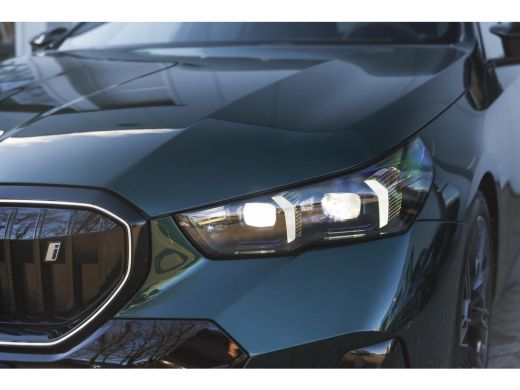 BMW i5 eDrive40 M Sport / Panoramadak / Bowers & Wilkins / Adaptieve LED / Comfort Access / Parking Assi... ActivLease financial lease