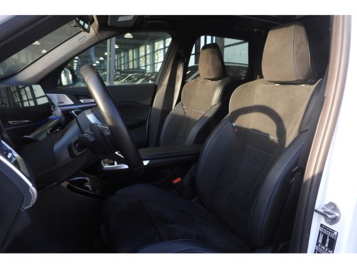 BMW iX1 eDrive20 M Sport / Panoramadak / Trekhaak / Sportstoelen / Achteruitrijcamera / M Adaptief onders... ActivLease financial lease