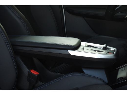 BMW iX1 eDrive20 M Sport / Panoramadak / Trekhaak / Sportstoelen / Achteruitrijcamera / M Adaptief onders... ActivLease financial lease