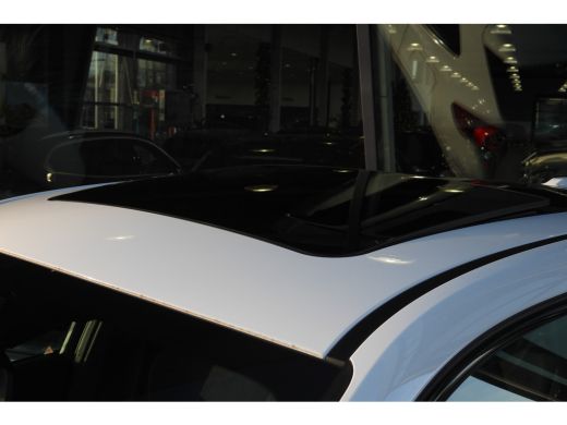 BMW iX1 eDrive20 M Sport / Panoramadak / Trekhaak / Sportstoelen / Achteruitrijcamera / M Adaptief onders... ActivLease financial lease