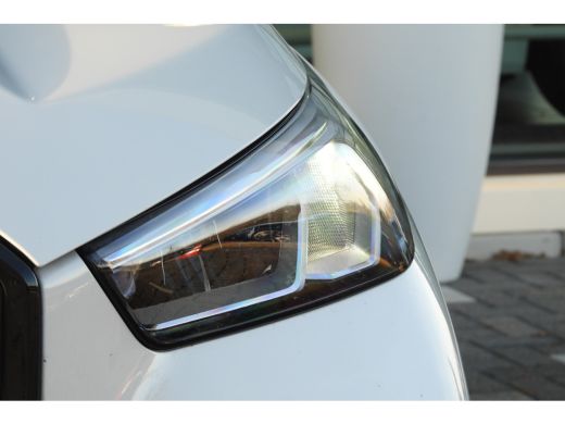 BMW iX1 eDrive20 M Sport / Panoramadak / Trekhaak / Sportstoelen / Achteruitrijcamera / M Adaptief onders... ActivLease financial lease