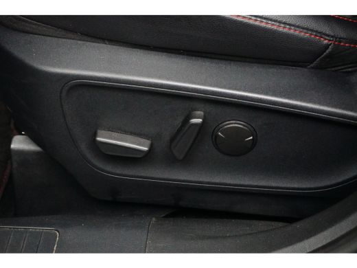 Ford Kuga Plug-In Hybrid ST-Line X | 100% dealer o.h. | 19'' | Adaptieve cruise | Head-up display | Winter-... ActivLease financial lease