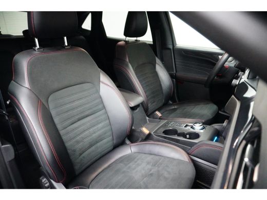 Ford Kuga Plug-In Hybrid ST-Line X | 100% dealer o.h. | 19'' | Adaptieve cruise | Head-up display | Winter-... ActivLease financial lease