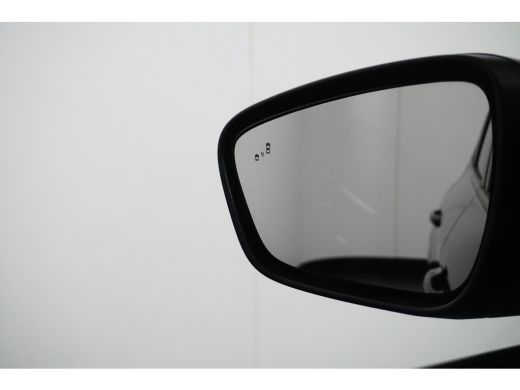 Ford Kuga Plug-In Hybrid ST-Line X | 100% dealer o.h. | 19'' | Adaptieve cruise | Head-up display | Winter-... ActivLease financial lease