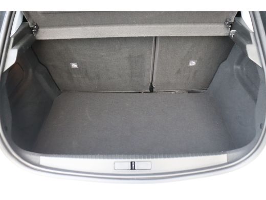 Opel Corsa 1.2 75PK 5-DRS ELEGANCE GS-LINE / NAVI / LEDER / CLIMA / LED / PDC / 17" LMV / UNIEK / CAMERA / P... ActivLease financial lease