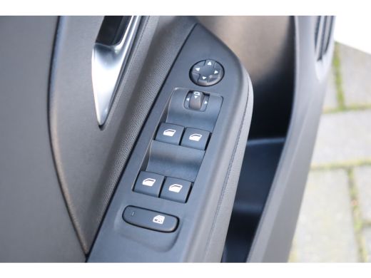 Opel Corsa 1.2 75PK 5-DRS ELEGANCE GS-LINE / NAVI / LEDER / CLIMA / LED / PDC / 17" LMV / UNIEK / CAMERA / P... ActivLease financial lease