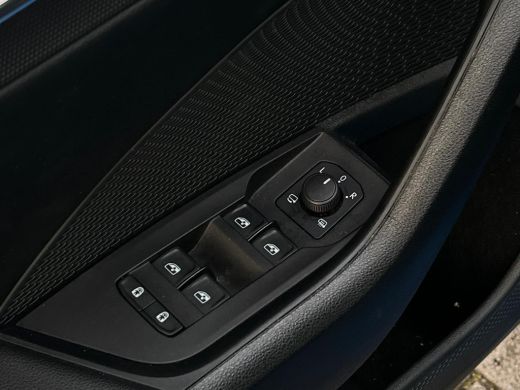 Skoda Octavia Combi 1.5 TSI First Edition NL AUTO | STOELVERW | SFEEVRLICHTING | ActivLease financial lease