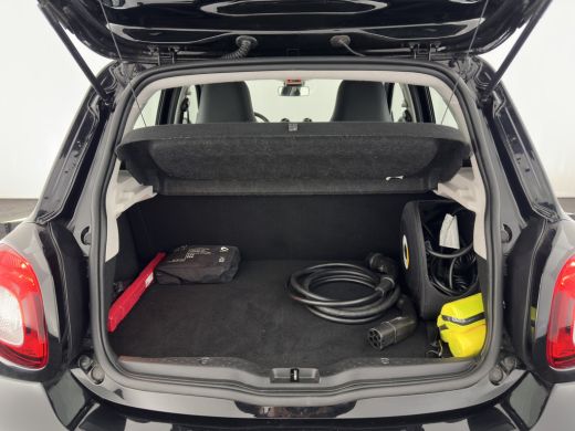 Smart Forfour EQ Essential 18 kWh [ 3-Fase ] {SOH-95%} (INCL.BTW) *FULL-LEATHER | AIRCO | CRUISE | COMFORT-SEAT... ActivLease financial lease