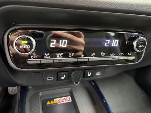 Toyota Aygo Hybrid 115 envy ActivLease financial lease