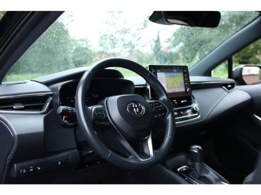 Toyota Corolla 1.8 HYBRID AUT. DYNAMIC NAVI/CAMERA/CARPLAY ActivLease financial lease