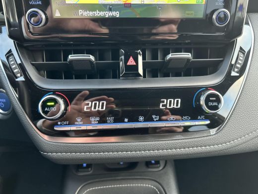 Toyota Corolla 1.8 Hybrid Style ActivLease financial lease