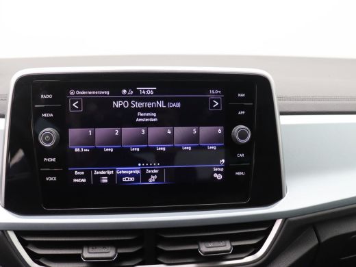 Volkswagen T-Roc 1.0 TSI Edition 115PK Navi, Adaptieve Cruise Controle, Side Assist, PDC voor en achter, Stoelverw... ActivLease financial lease