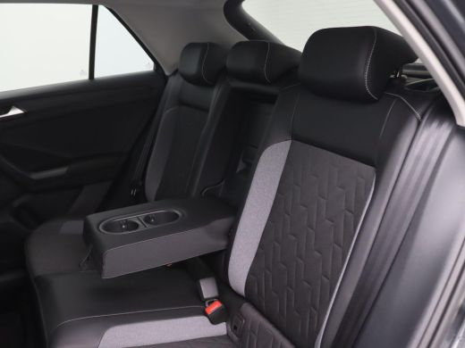 Volkswagen T-Roc 1.0 TSI Edition 115PK Navi, Adaptieve Cruise Controle, Side Assist, PDC voor en achter, Stoelverw... ActivLease financial lease