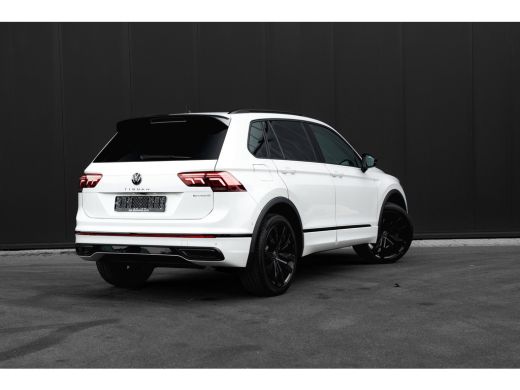 Volkswagen Tiguan 1.4 TSI eHybrid 245pk R-Line | Panoramadak | Trekhaak | 360 Camera | 20" | Stoel & Stuurverwarming ActivLease financial lease