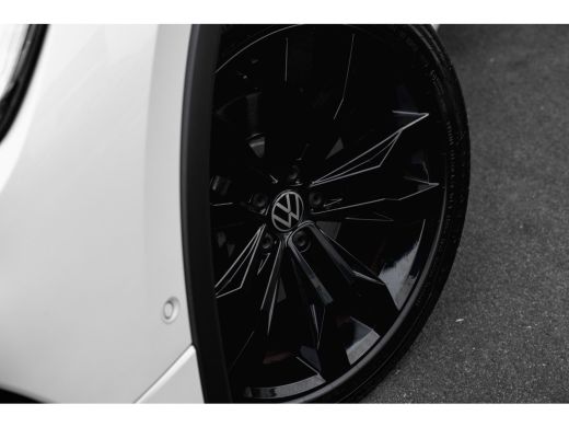 Volkswagen Tiguan 1.4 TSI eHybrid 245pk R-Line | Panoramadak | Trekhaak | 360 Camera | 20" | Stoel & Stuurverwarming ActivLease financial lease